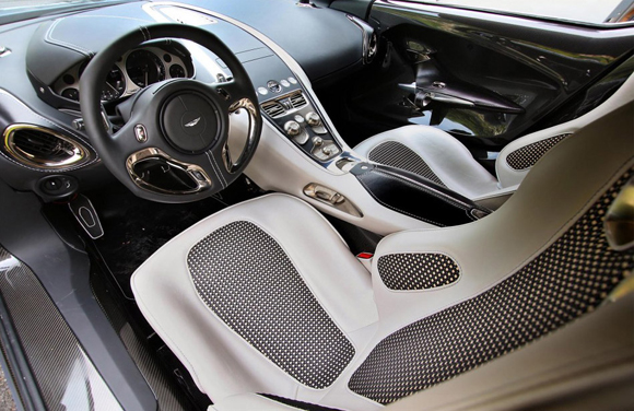 Forr�s: Aston Martin