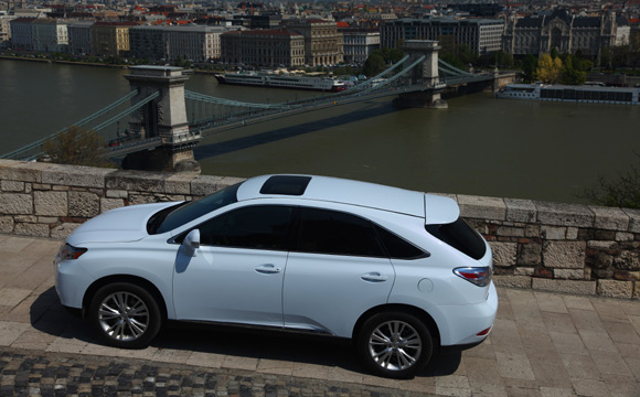 Forrás: Lexus Forrás: Lexus